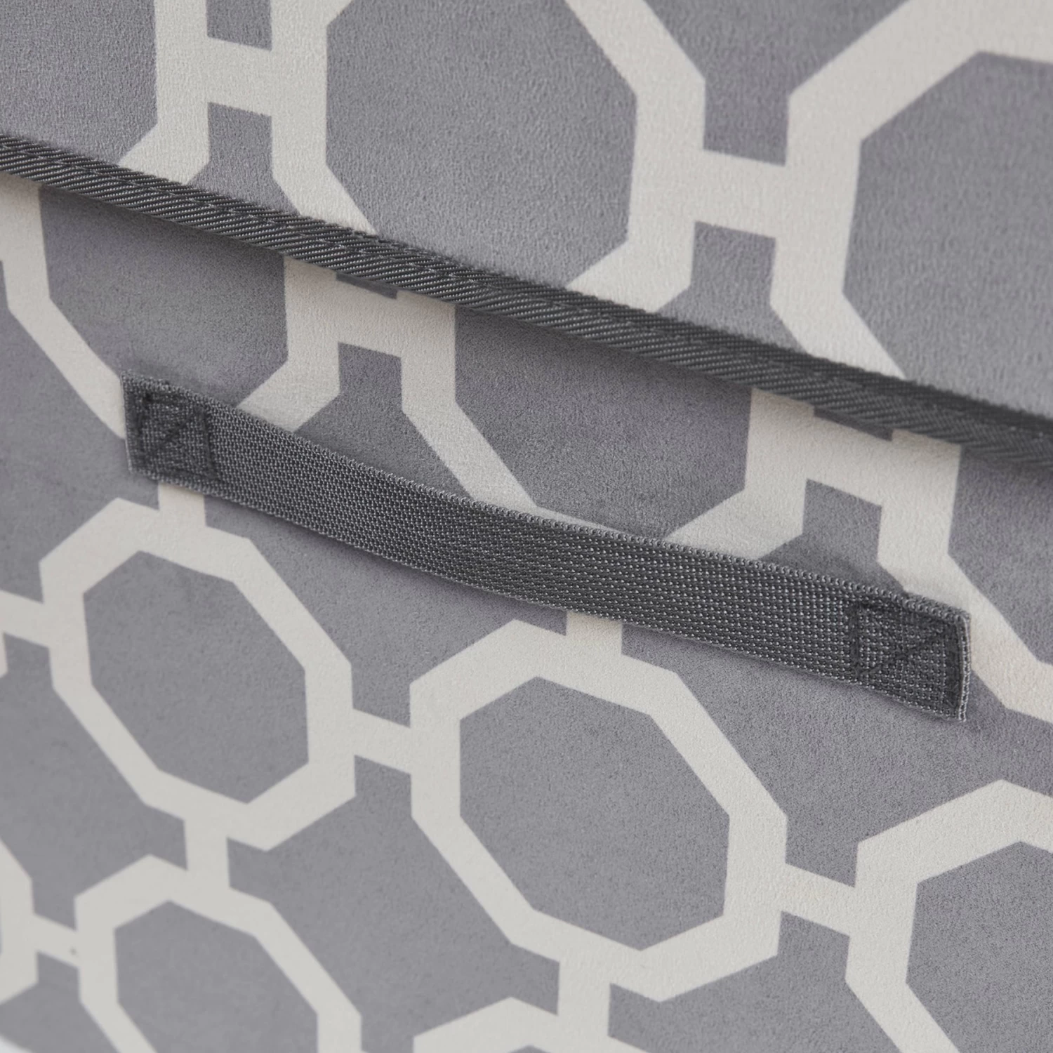 Friends Forever Taylor Collapsible Cube Cat House & Ottoman, Grey 5 Friends Forever Taylor Collapsible Cube Cat House & Ottoman, Grey - Image 3